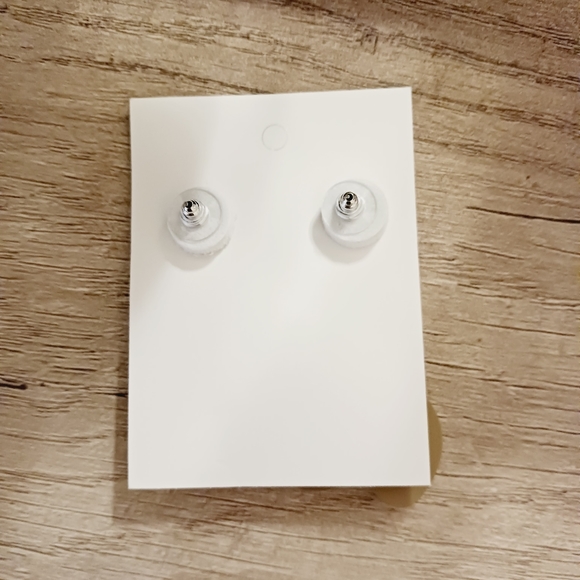 3 for $10 Fashion earrings - Picture 4 of 4